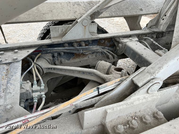 image for item ID9352 2003 Peterbilt 357  ready mix truck