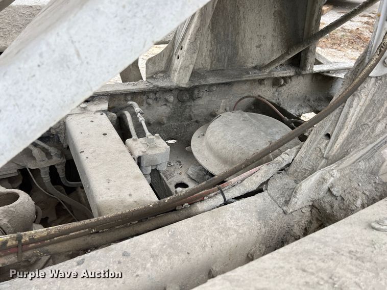 image for item ID9352 2003 Peterbilt 357  ready mix truck