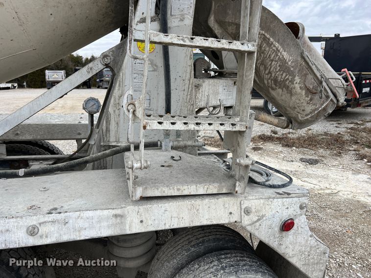 image for item ID9352 2003 Peterbilt 357  ready mix truck