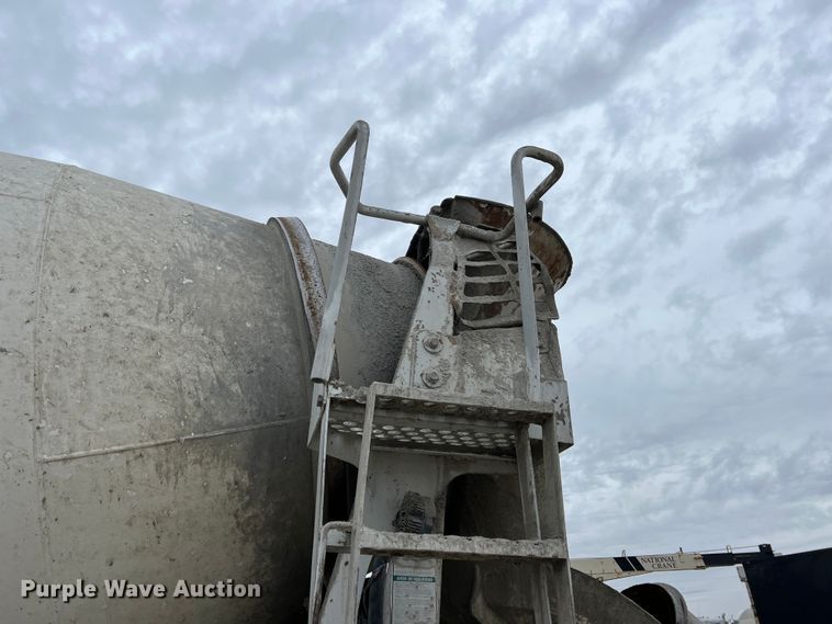 image for item ID9352 2003 Peterbilt 357  ready mix truck