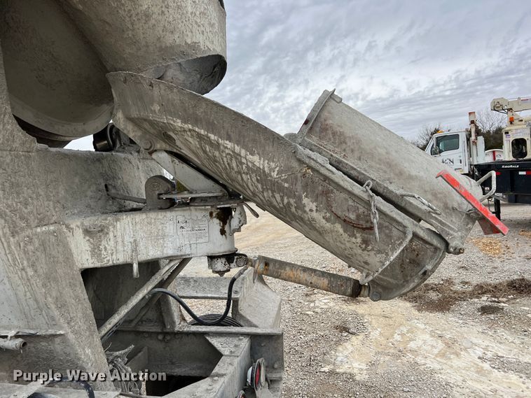 image for item ID9352 2003 Peterbilt 357  ready mix truck