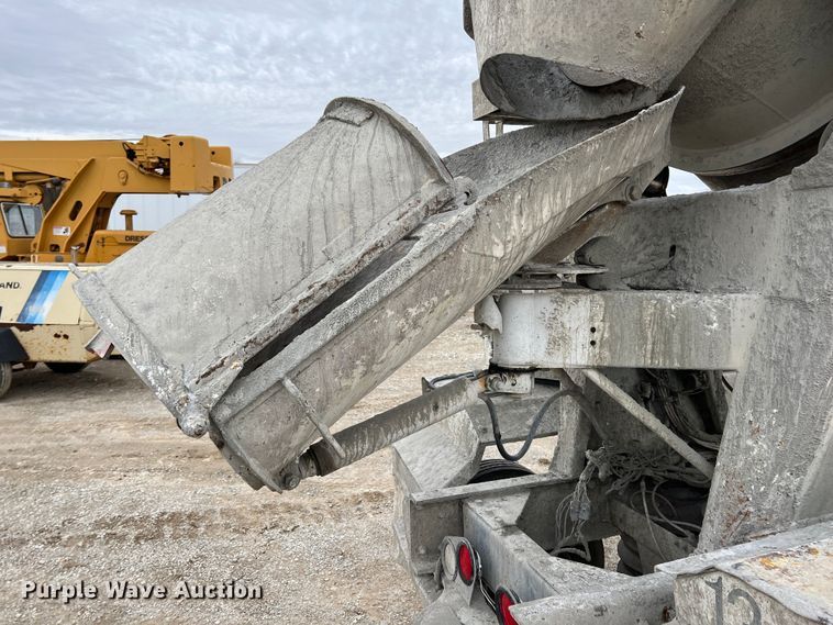 image for item ID9352 2003 Peterbilt 357  ready mix truck