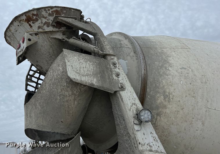 image for item ID9352 2003 Peterbilt 357  ready mix truck