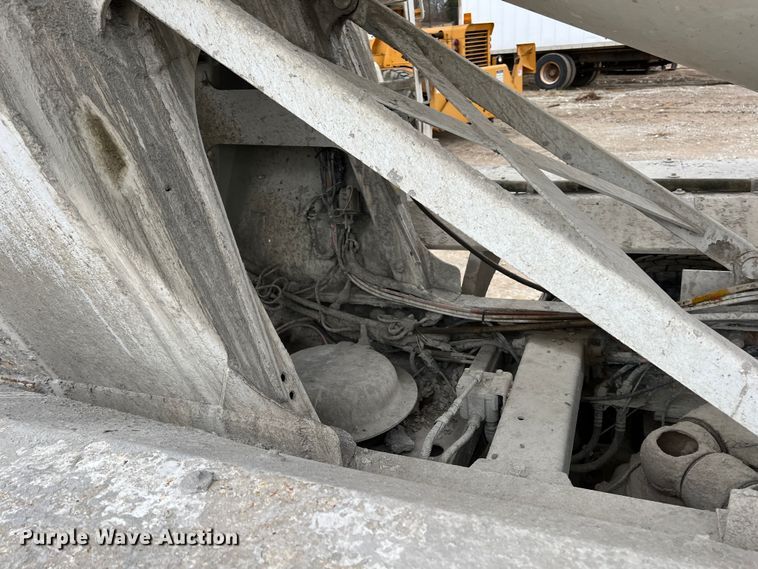 image for item ID9352 2003 Peterbilt 357  ready mix truck