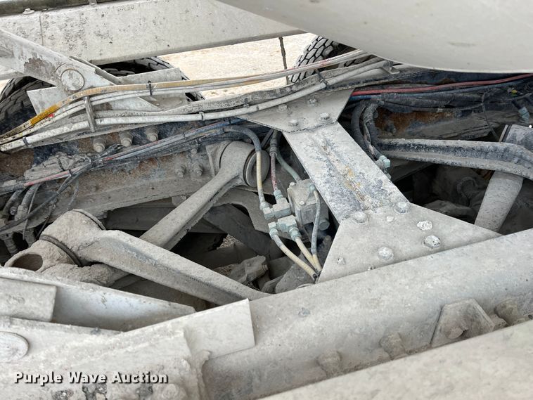 image for item ID9352 2003 Peterbilt 357  ready mix truck