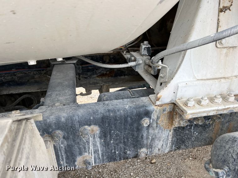 image for item ID9352 2003 Peterbilt 357  ready mix truck