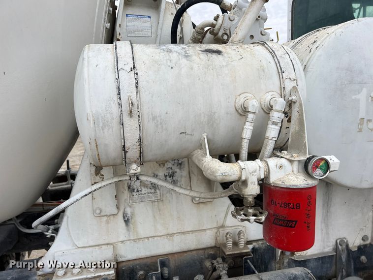 image for item ID9352 2003 Peterbilt 357  ready mix truck