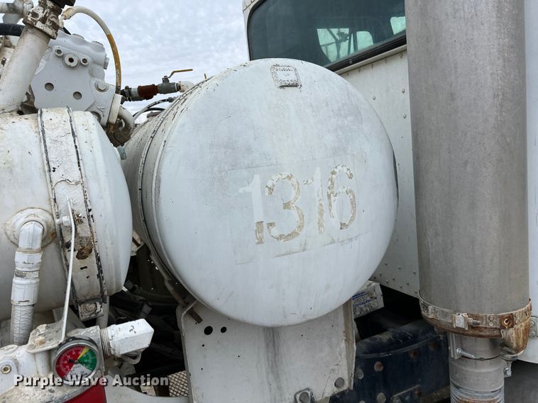 image for item ID9352 2003 Peterbilt 357  ready mix truck