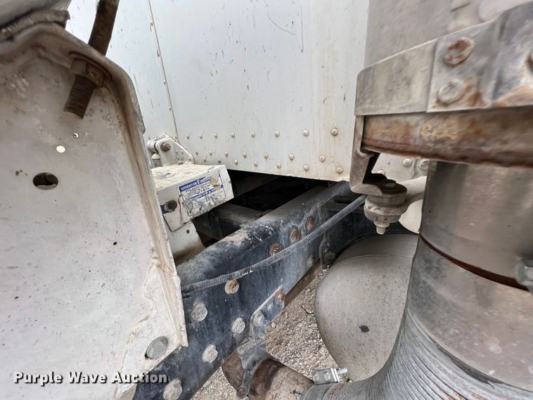 image for item ID9352 2003 Peterbilt 357  ready mix truck