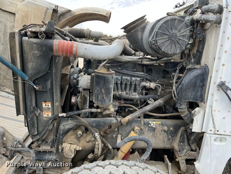 image for item ID9352 2003 Peterbilt 357  ready mix truck