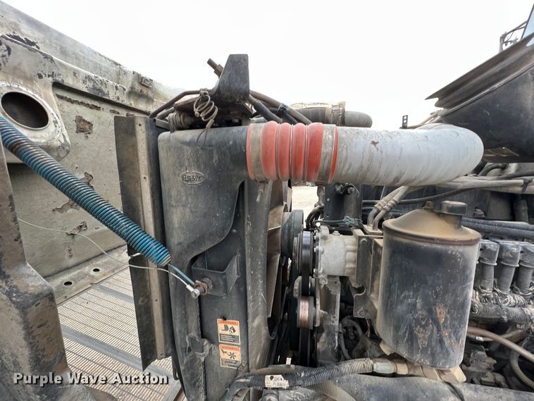 image for item ID9352 2003 Peterbilt 357  ready mix truck