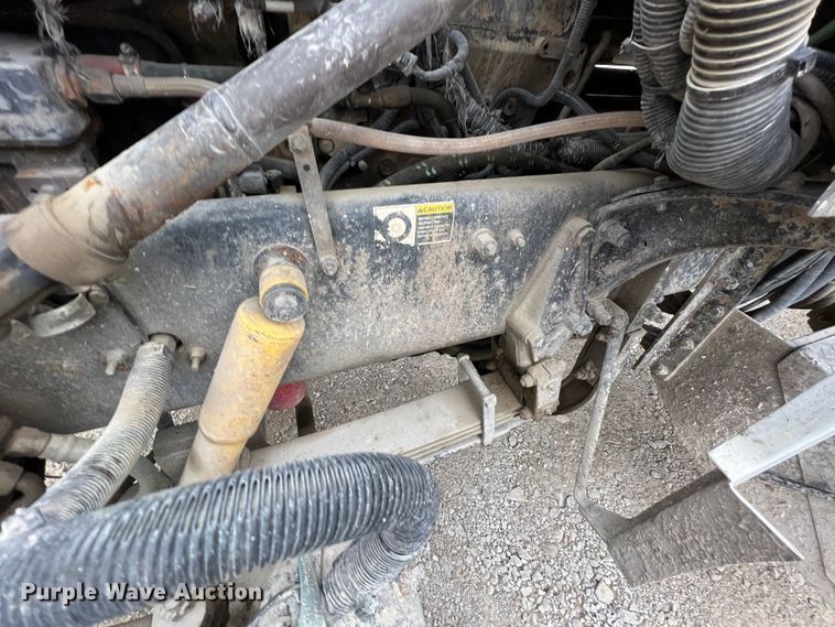 image for item ID9352 2003 Peterbilt 357  ready mix truck