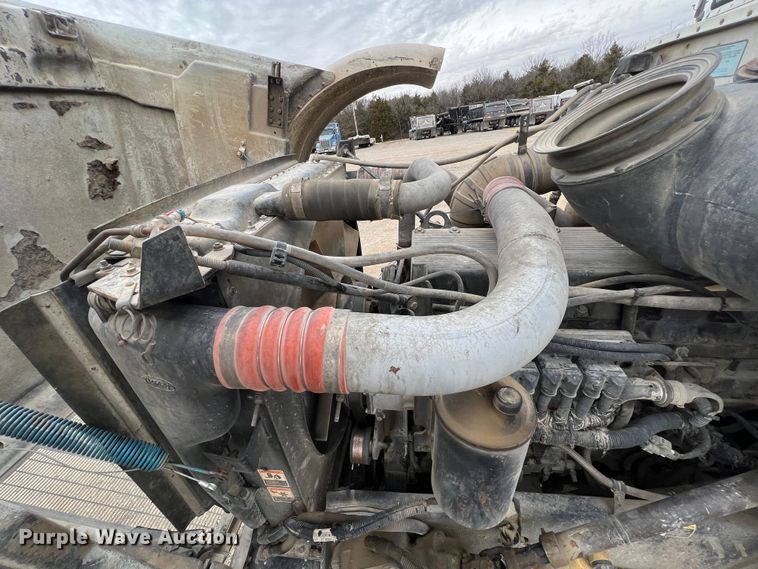 image for item ID9352 2003 Peterbilt 357  ready mix truck