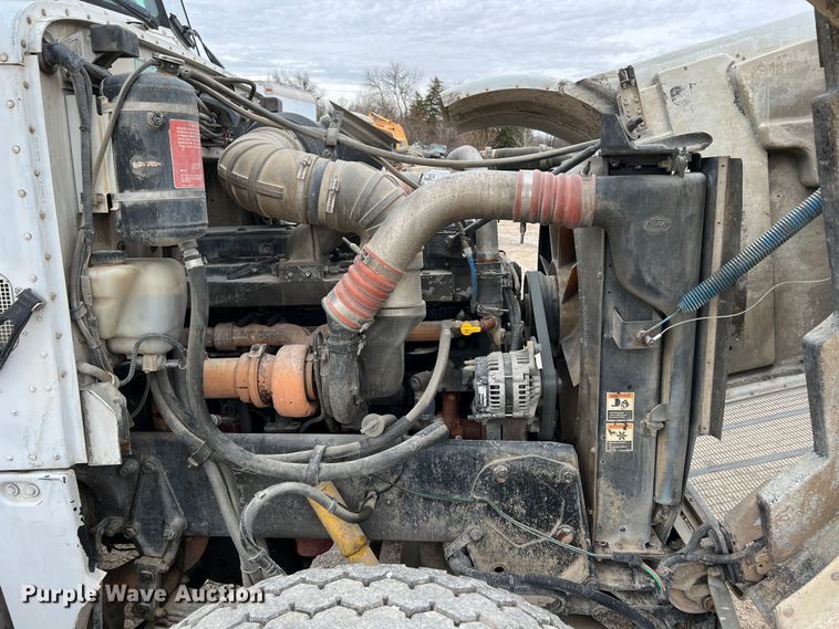 image for item ID9352 2003 Peterbilt 357  ready mix truck