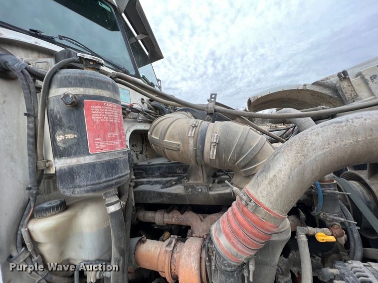 image for item ID9352 2003 Peterbilt 357  ready mix truck