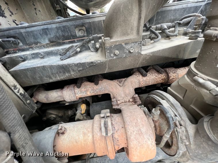 image for item ID9352 2003 Peterbilt 357  ready mix truck