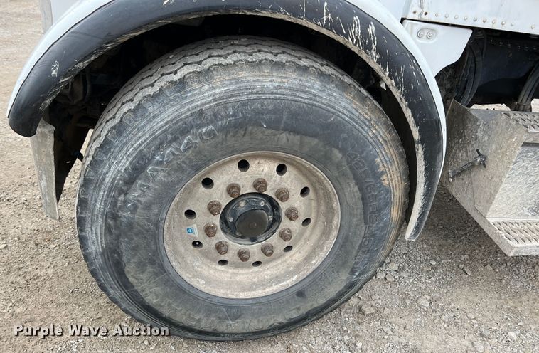 image for item ID9352 2003 Peterbilt 357  ready mix truck