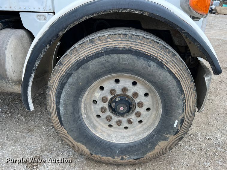 image for item ID9352 2003 Peterbilt 357  ready mix truck