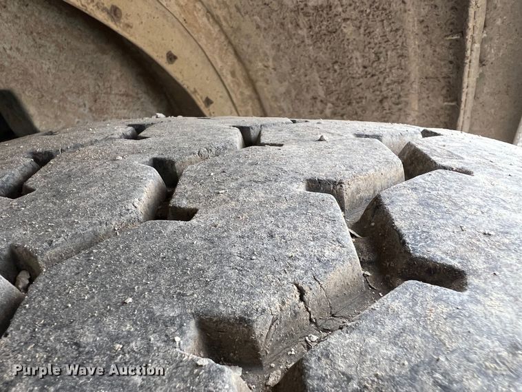 image for item ID9352 2003 Peterbilt 357  ready mix truck