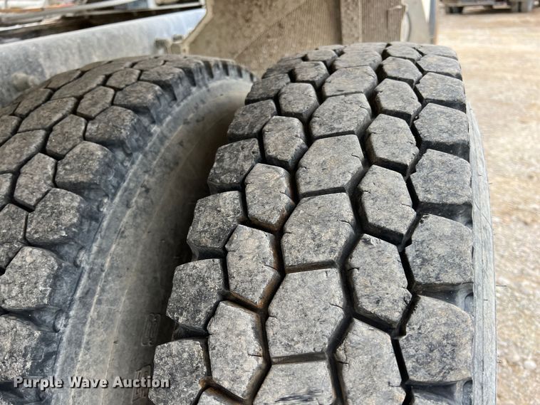 image for item ID9352 2003 Peterbilt 357  ready mix truck