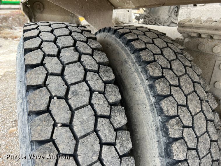 image for item ID9352 2003 Peterbilt 357  ready mix truck