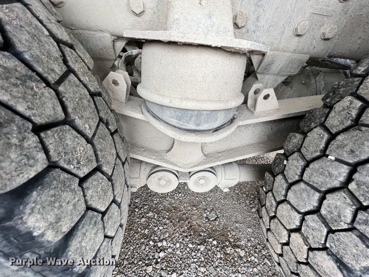 image for item ID9352 2003 Peterbilt 357  ready mix truck