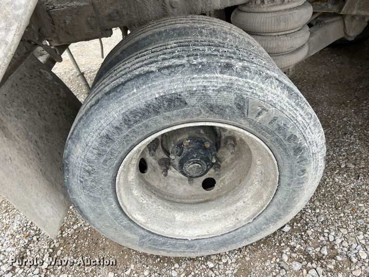 image for item ID9352 2003 Peterbilt 357  ready mix truck