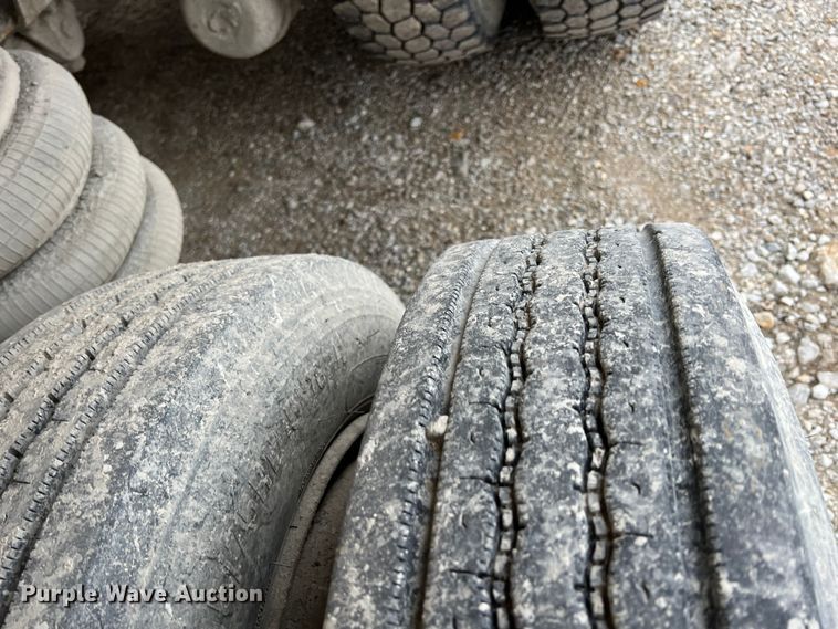 image for item ID9352 2003 Peterbilt 357  ready mix truck