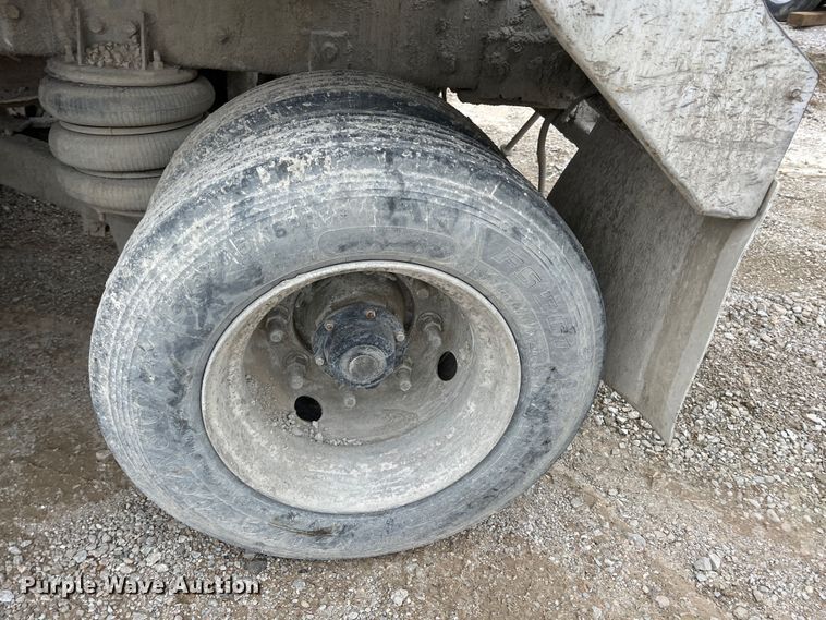 image for item ID9352 2003 Peterbilt 357  ready mix truck