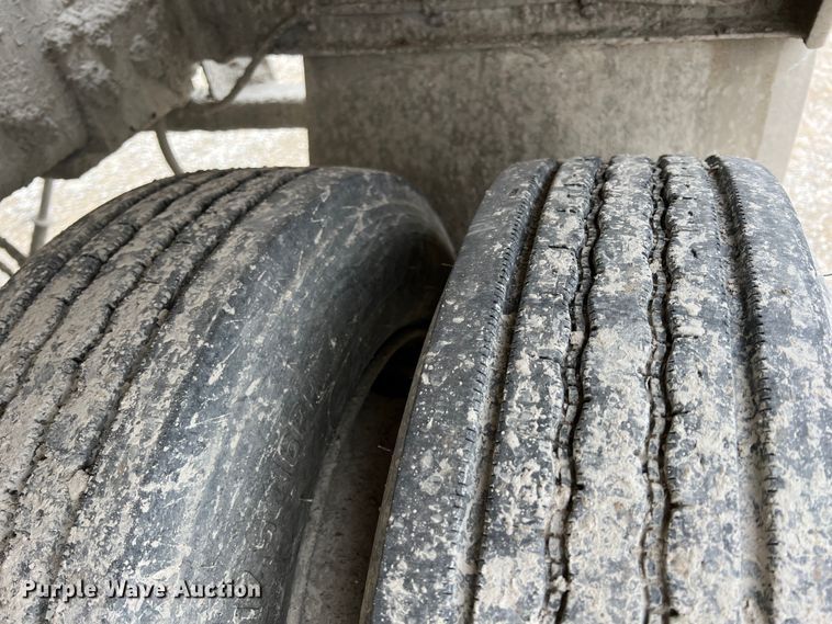 image for item ID9352 2003 Peterbilt 357  ready mix truck