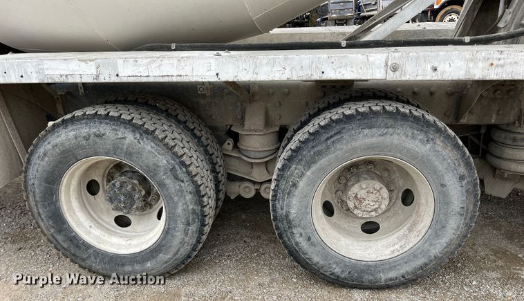 image for item ID9352 2003 Peterbilt 357  ready mix truck