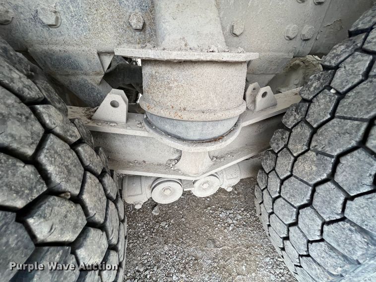 image for item ID9352 2003 Peterbilt 357  ready mix truck