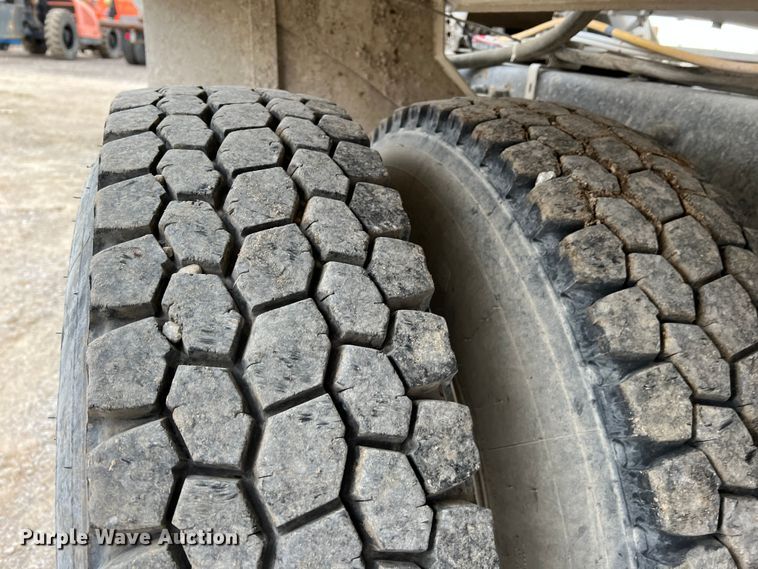 image for item ID9352 2003 Peterbilt 357  ready mix truck