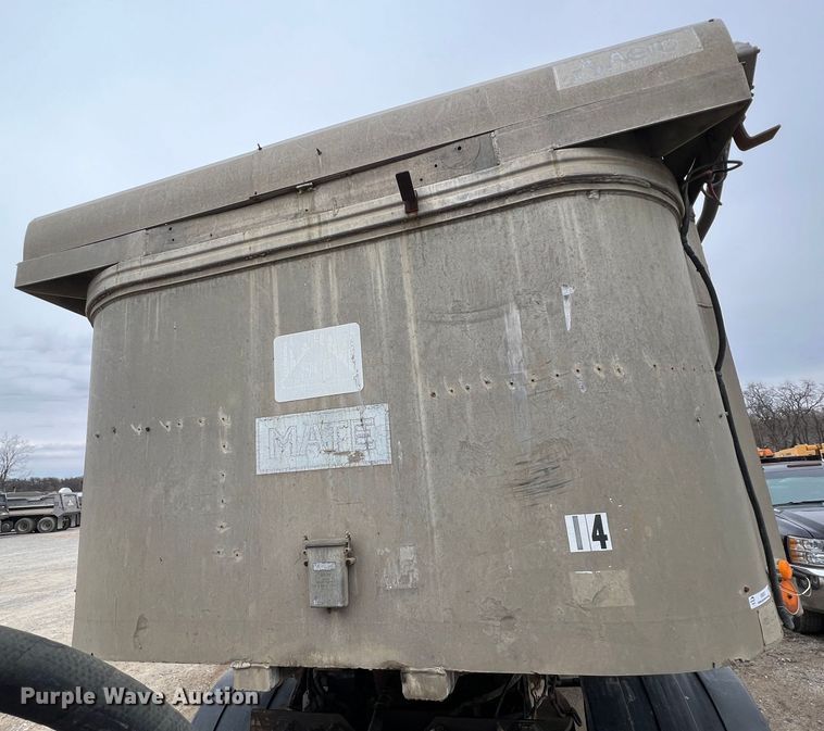 image for item ID9353 1980 Mate  end dump trailer