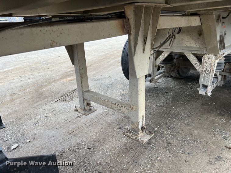 image for item ID9353 1980 Mate  end dump trailer
