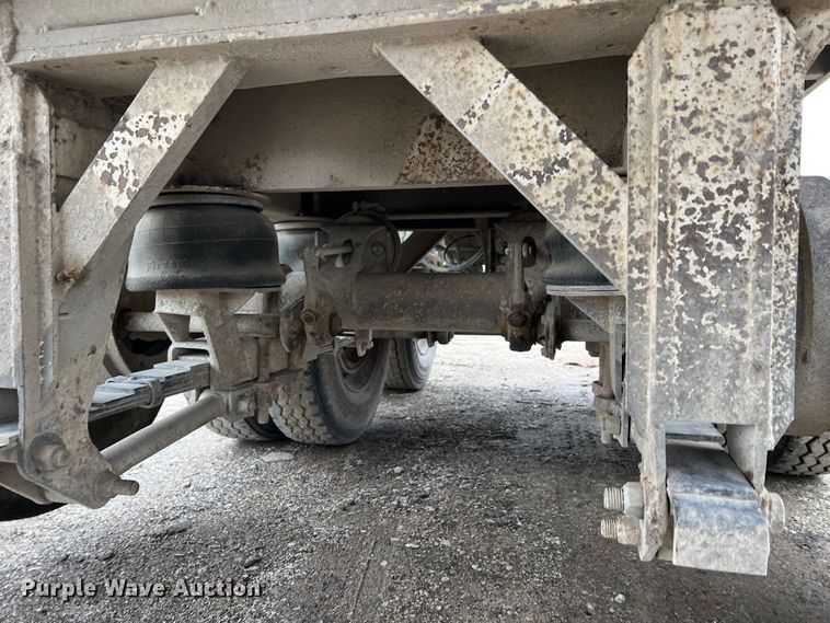image for item ID9353 1980 Mate  end dump trailer