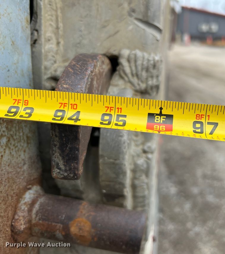 image for item ID9353 1980 Mate  end dump trailer