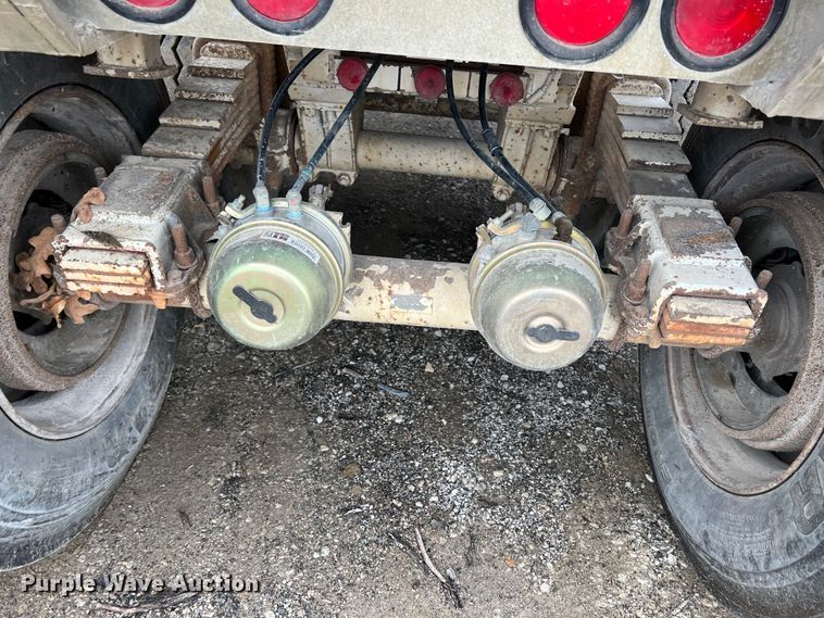 image for item ID9353 1980 Mate  end dump trailer