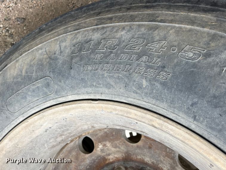 image for item ID9353 1980 Mate  end dump trailer