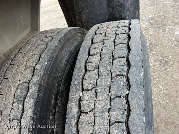 image for item ID9353 1980 Mate  end dump trailer