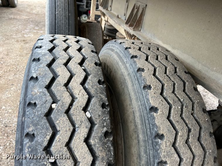 image for item ID9353 1980 Mate  end dump trailer