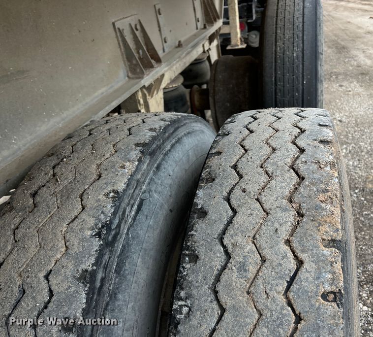 image for item ID9353 1980 Mate  end dump trailer