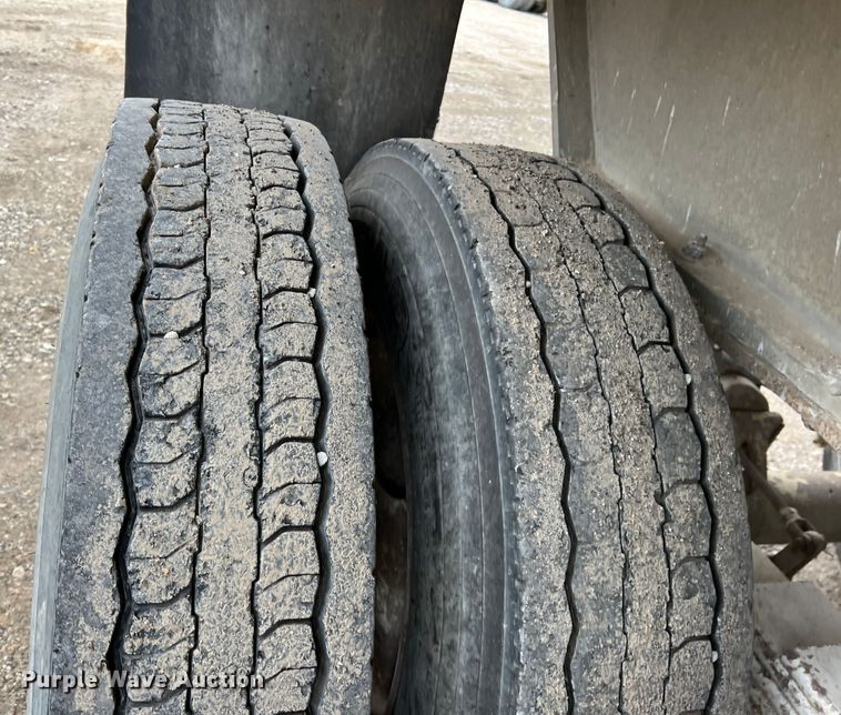 image for item ID9353 1980 Mate  end dump trailer