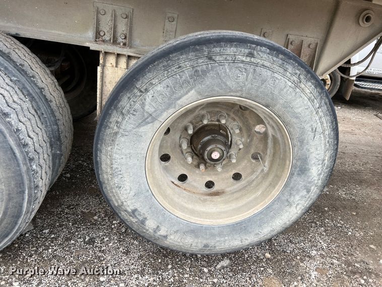 image for item ID9353 1980 Mate  end dump trailer