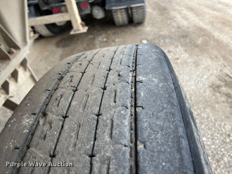 image for item ID9353 1980 Mate  end dump trailer