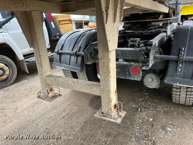 image for item ID9353 1980 Mate  end dump trailer