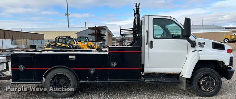 image for item JD9652 2006 GMC C4500  flatbed truck