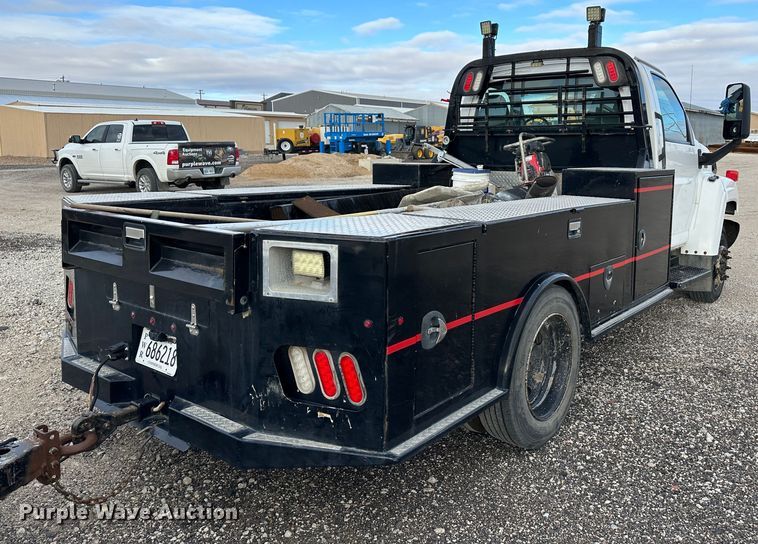 image for item JD9652 2006 GMC C4500  flatbed truck