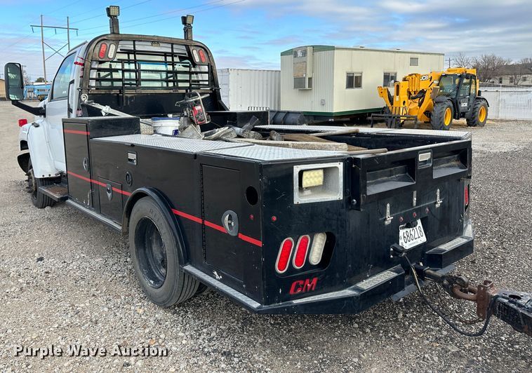 image for item JD9652 2006 GMC C4500  flatbed truck