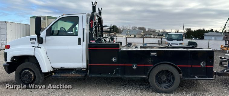 image for item JD9652 2006 GMC C4500  flatbed truck